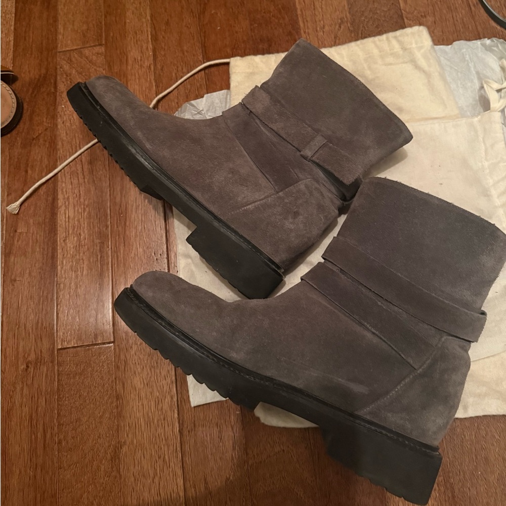 Vince cagney grey shearling ankle booties size 9